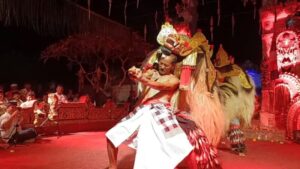 Barong Dance Batununggul, Keris Dance Nusa Penida, Tari Barong Bali, Budaya Bali Nusa Penida, Pertunjukan Barong dan Keris, Wisata Budaya Nusa Penida, Tradisi Barong Dance, Barong dan Keris Dance, Tari Tradisional Bali, Barong Dance Pura Batununggul, Kesenian Bali Nusa Penida, Ritual Barong Dance, Pertunjukan Tari Barong, Barong Dance Experience, Sejarah Tari Barong,