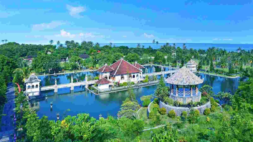 Balitripgo Tempat wisata di Karangasem sejarah taman ujung karangasem. Wisata ke Taman Ujung dan Istana Air Tirta Gangga