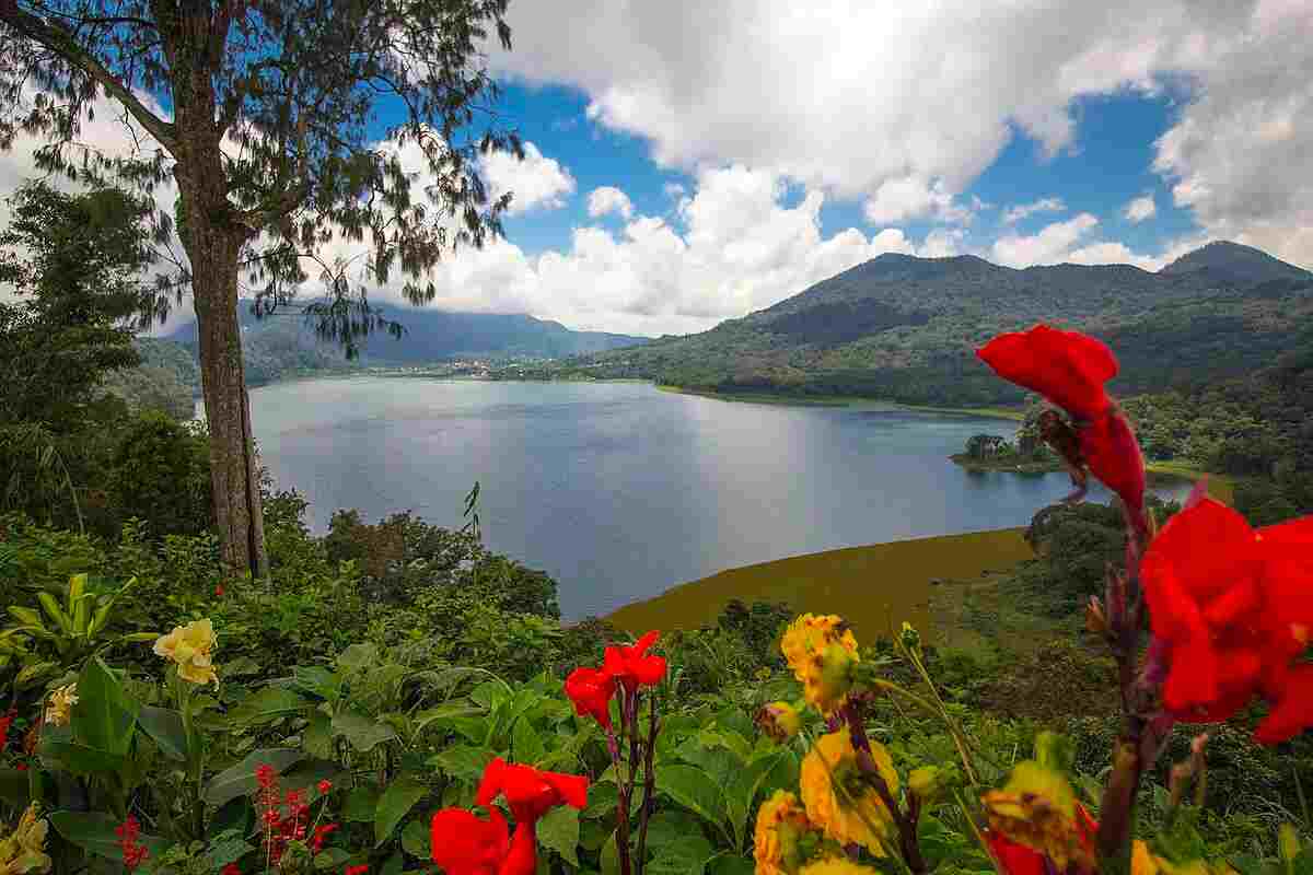 Bali trip go - Danau Buyan dan Danau Tamblingan Pesona Danau Kembar di Buleleng