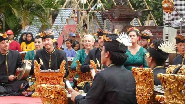 Wisatawan Asing Turut melestarikan budaya Bali