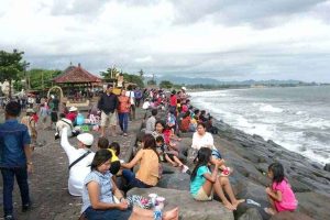 Menikmati Keindahan Pantai Lebih di Gianyar, Bali